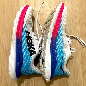 Hoka Mach 5 running shoes, women’s size 9